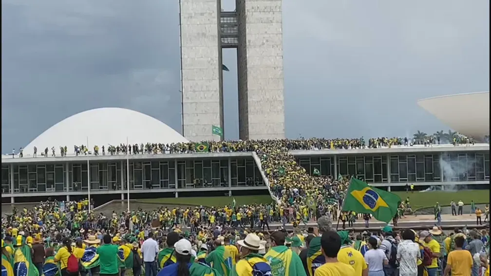 Destruição é o saldo da invasão do Palácio do Planalto, STF e Congresso - up esplanada invasao 2 9b3a 08012023 frame 0
