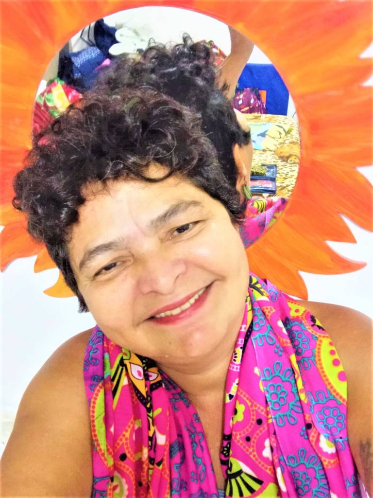 Exposição traz peças feitas com objetos que iriam para o lixo - 2002 B1d Exposição traz peças feitas com objetos que iriam para o lixo - 2002 B1d