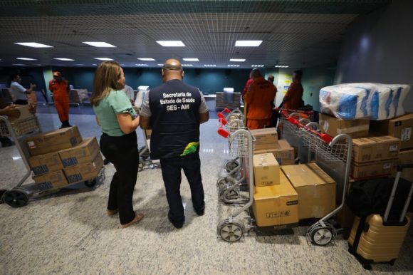 Equipes do Governo do Am são enviadas a Uarini para atender vítimas de incêndio em embarcação - WhatsApp Image 2024 07 30 at 11.38.17 1024x682 1 Equipes do Governo do Am são enviadas a Uarini para atender vítimas de incêndio em embarcação - WhatsApp Image 2024 07 30 at 11.38.17 1024x682 1