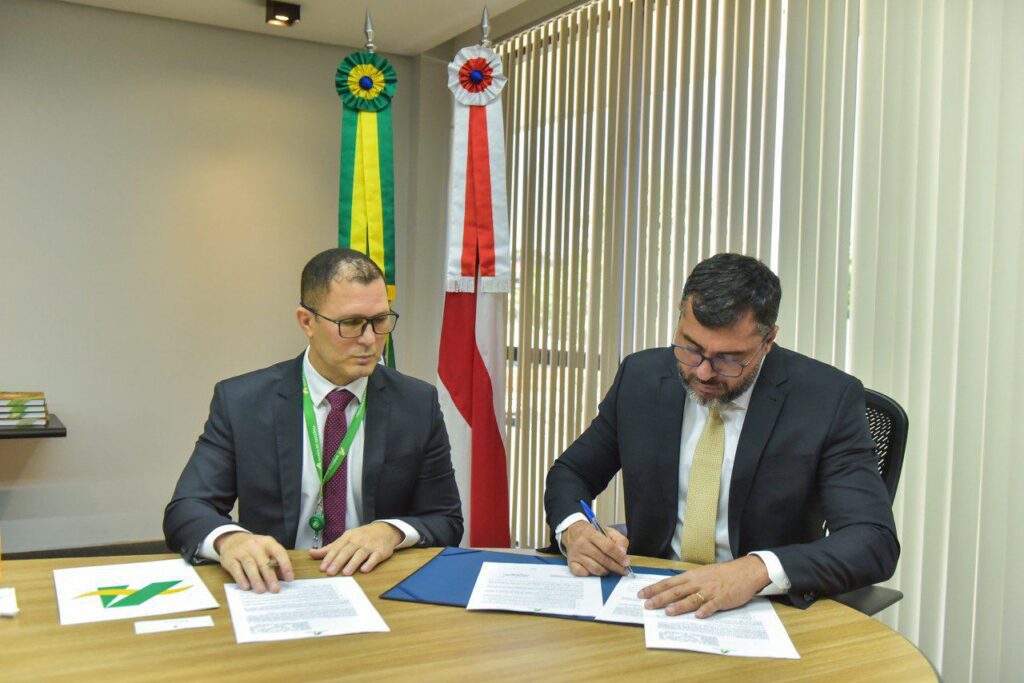 Governo do AM assina protocolo de intenções com Banco da Amazônia no valor de R$ 1,4 bilhão - Wilson Lima assina protocolo de intencoes com Banco da Amazonia no valor de R 14 bilhao 1 Foto Janailton Falcao Secom 1024x683 1 Governo do AM assina protocolo de intenções com Banco da Amazônia no valor de R$ 1,4 bilhão - Wilson Lima assina protocolo de intencoes com Banco da Amazonia no valor de R 14 bilhao 1 Foto Janailton Falcao Secom 1024x683 1