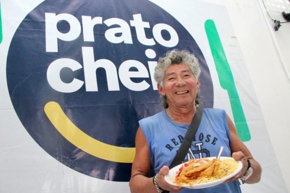”É a salvação de muitas famílias”, diz moradora do Coroado sobre criação do Prato Cheio na comunidade - Personagem cristovao domingos prato cheio coroado foto jimmy christian 1024x682 1 ”É a salvação de muitas famílias”, diz moradora do Coroado sobre criação do Prato Cheio na comunidade - Personagem cristovao domingos prato cheio coroado foto jimmy christian 1024x682 1