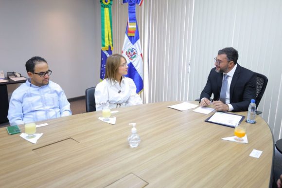 Governador Wilson Lima anuncia voo direto do Amazonas para a República Dominicana em 2025 - SECOM NOVO VOO FOTO DIEGO PERES3 1024x682 1