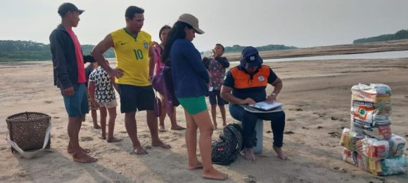 Governo do Am envia mais de 1.500 toneladas de alimentos como ajuda humanitária para municípios afetados pela estiagem - DC ENTREGA AJUDA HUMANITARIA UARINI FOTO DIVULGACAO 1024x461 1
