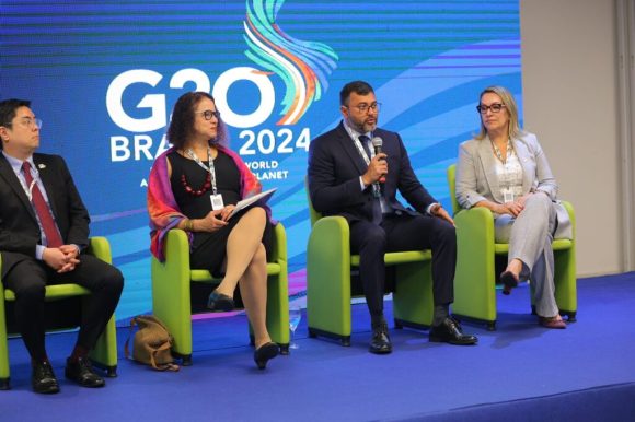 Em reunião do G20, governador Wilson Lima destaca investimentos em CT&I para cadeias sustentáveis e defesa do meio ambiente - Em reuniao do G20 governador Wilson Lima destaca investimentos em CTI para cadeias sustentaveis e defesa do meio ambiente 7 Fotos Alex Pazuello e Diego Peres Secom 1024x682 1