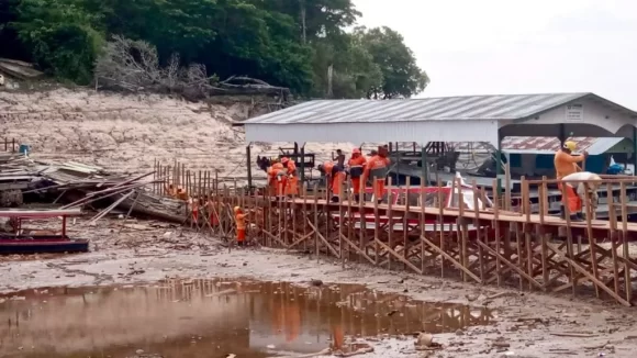 Prefeitura de Manaus constrói ponte de 80 metros na marina do Davi para melhoria da acessibilidade e segurança - WhatsApp Image 2024 09 27 at 15.02.05 1024x576 1