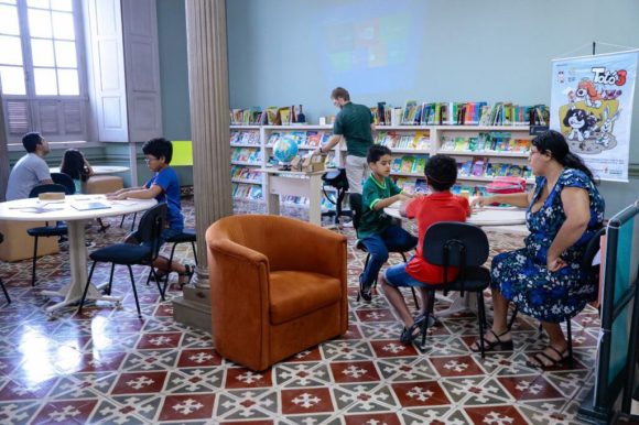 Troca de Livros e Gibis movimenta a Biblioteca Pública do Amazonas neste domingo - cultura troca de livros divulgacao 02 1024x682 1