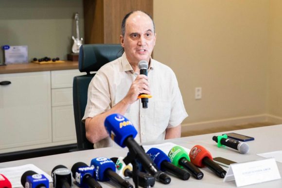 Pesquisadores da UEA monitoram a qualidade da água do Rio Negro - Prof. Dr. Sergio Duvoisin Junior Processos e Tecnologias Educacionais primeiro mestrado em rede nacional coordenado pela UEA e aprovado pela Capes Gustavo Rodrigues 7 1024x683 1 Pesquisadores da UEA monitoram a qualidade da água do Rio Negro - Prof. Dr. Sergio Duvoisin Junior Processos e Tecnologias Educacionais primeiro mestrado em rede nacional coordenado pela UEA e aprovado pela Capes Gustavo Rodrigues 7 1024x683 1