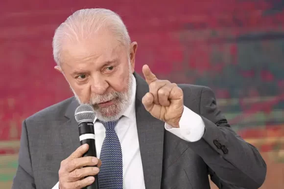 Tragédia de Mariana: governo e mineradoras assinam acordo de R$ 132 bi - lula acordo mariana mcamgo abr 25102024 15