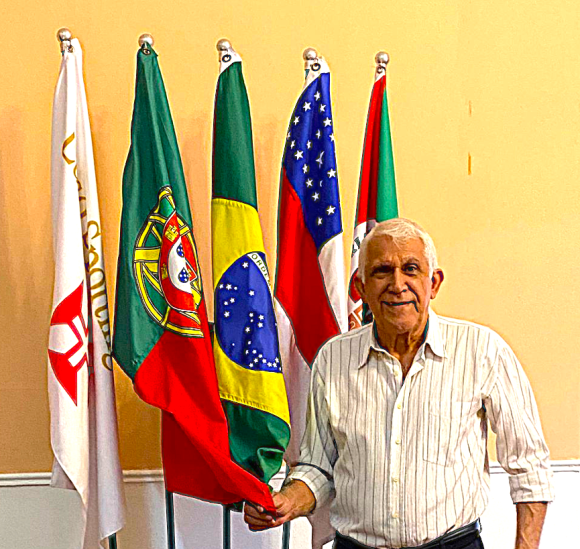 União entre Brasil e Portugal - A Confraria pretende fortalecer lacos sociais economicos e culturais "A Confraria pretende fortalecer laços sociais, econômicos e culturais"