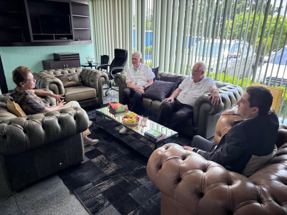 Fortalecendo Laços de Fé: Dom Mário Pasqualotto e Dom Leonardo Steiner visitam o Jornal do Commercio - Imagem do WhatsApp de 2024 12 13 as 16.34.56 04ee798f